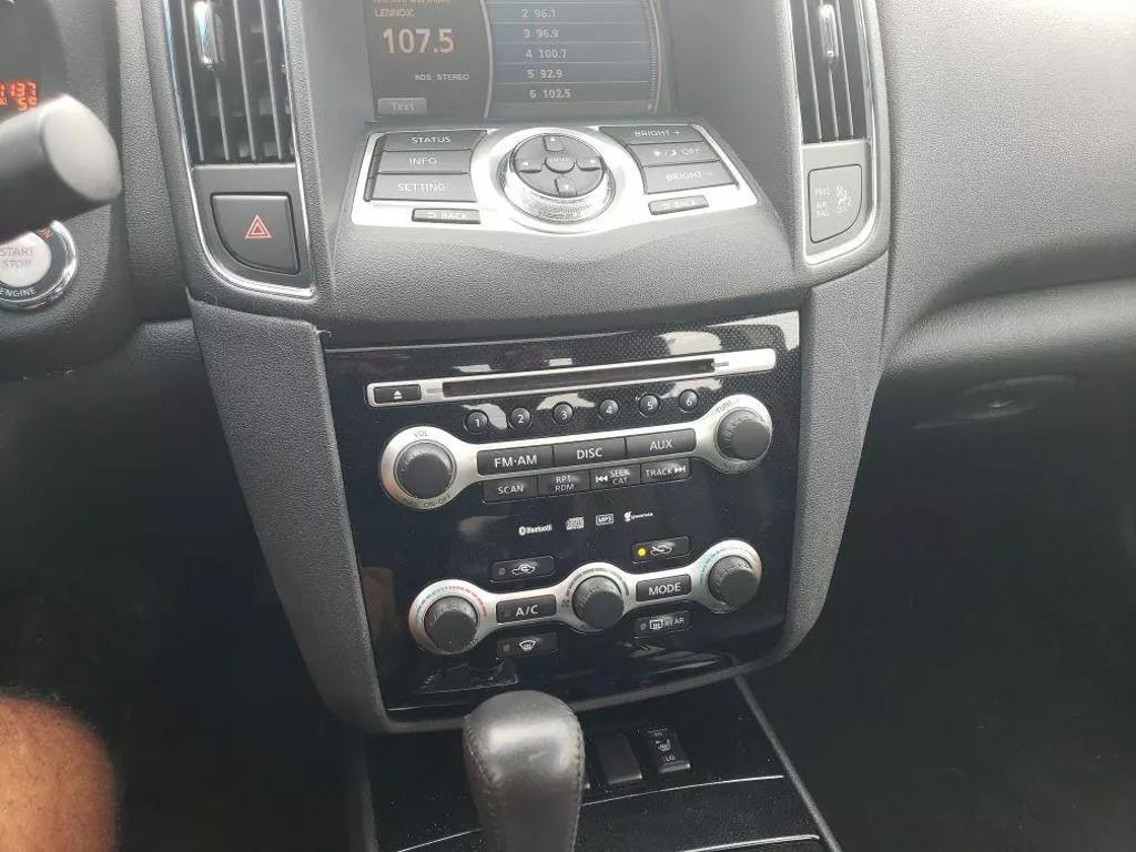 2010 nissan maxima interior