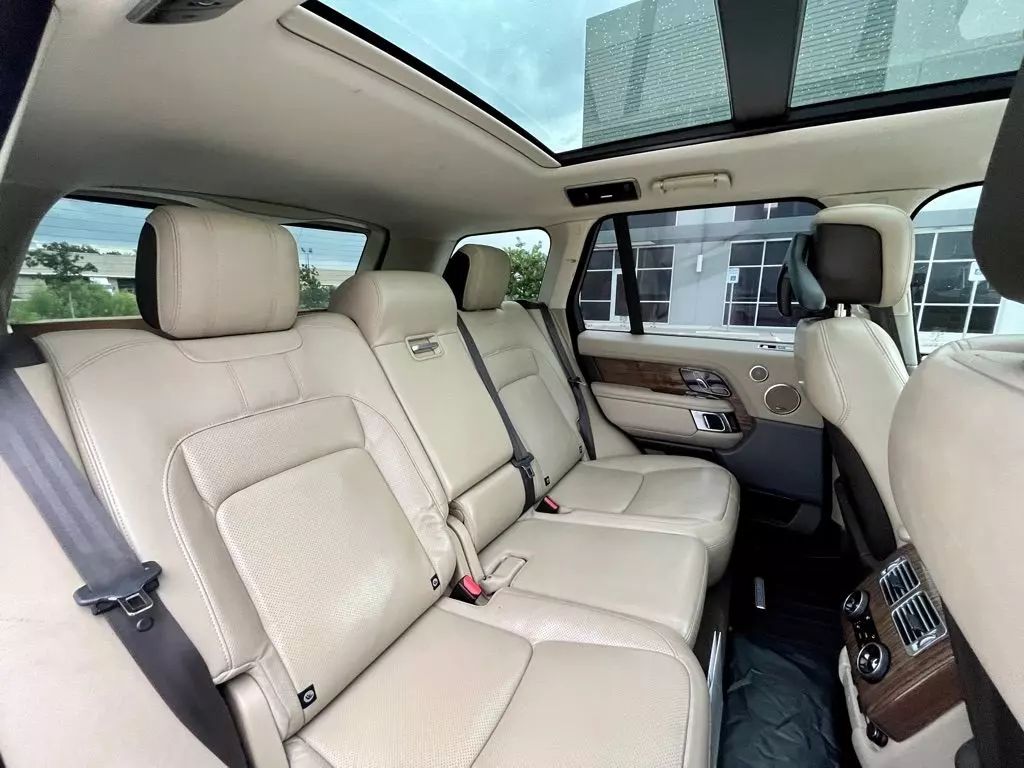 2018 Land Rover Range Rover - Image 17