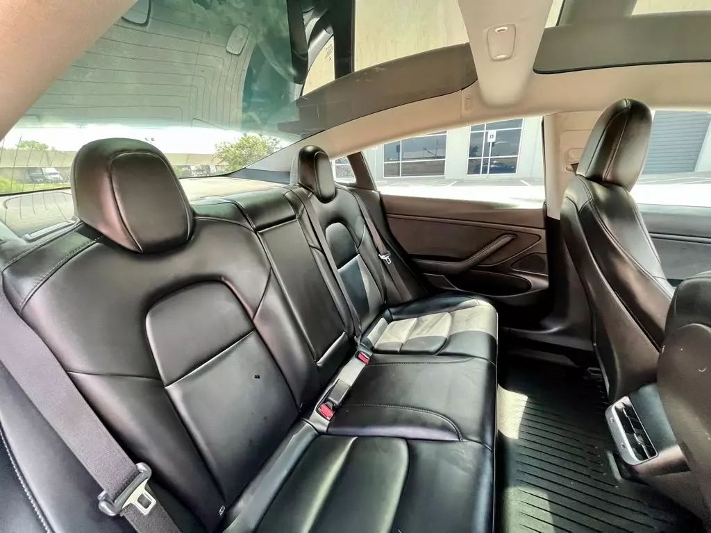 2020 Tesla Model 3 - Image 20 2020 Tesla Model 3 - Image 20