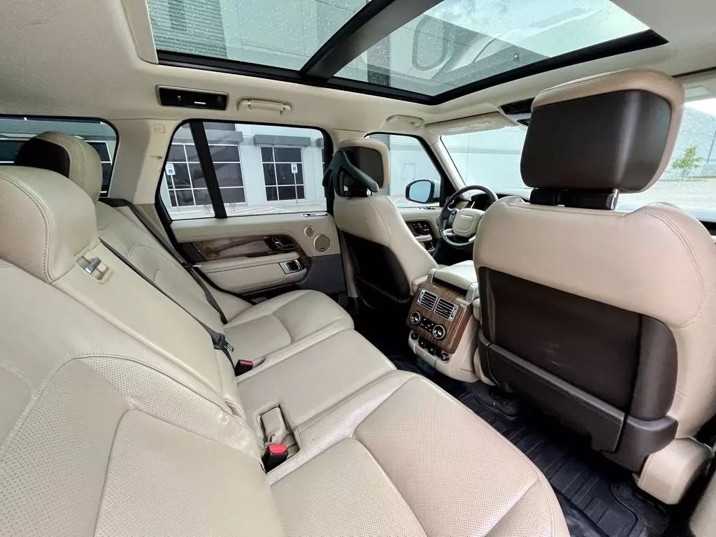 2018 Land Rover Range Rover - Image 18