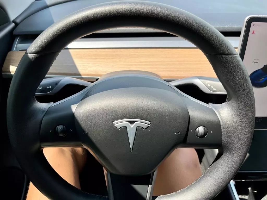 2020 Tesla Model 3 - Image 28 2020 Tesla Model 3 - Image 28