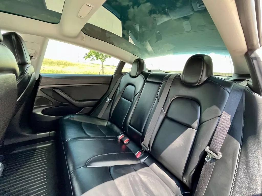 2020 Tesla Model 3 - Image 17 2020 Tesla Model 3 - Image 17