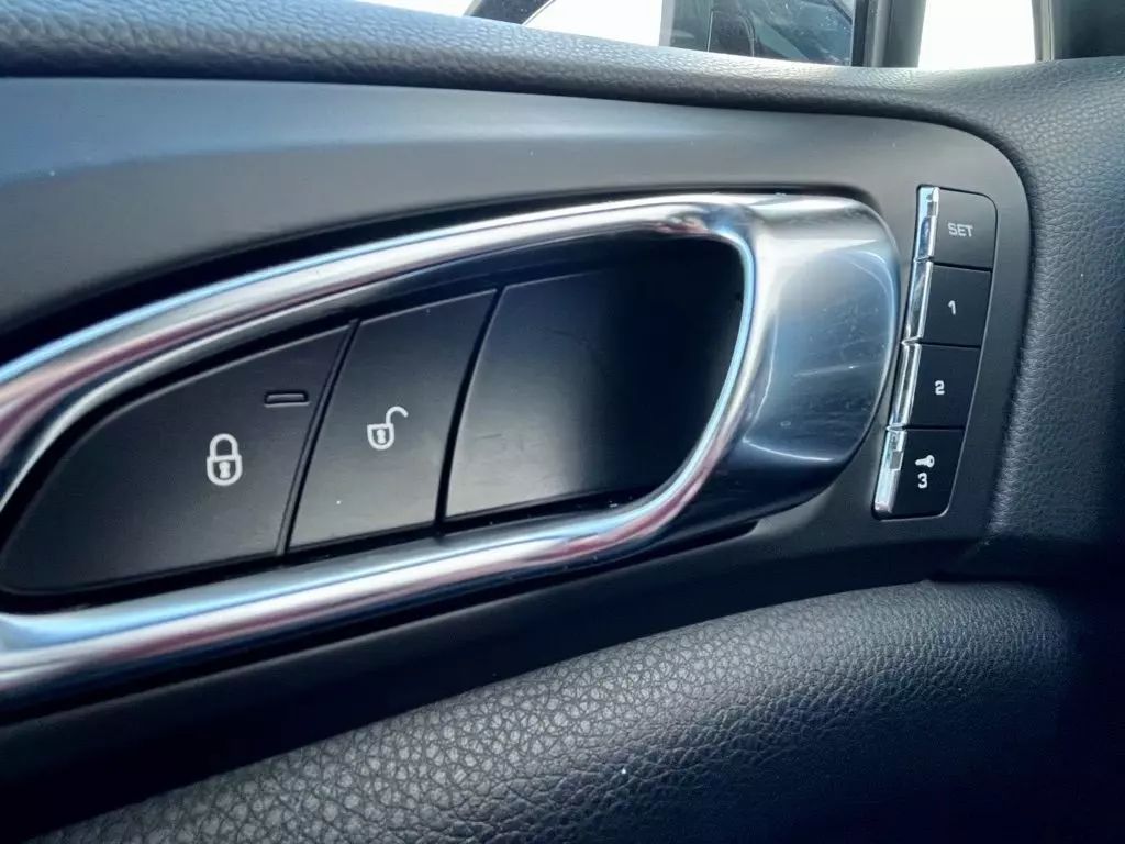 2014 Porsche Cayenne - Image 32 2014 Porsche Cayenne - Image 32