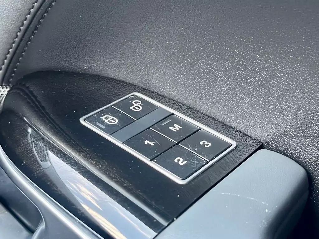 2015 Land Rover Range Rover Sport - Image 28 2015 Land Rover Range Rover Sport - Image 28