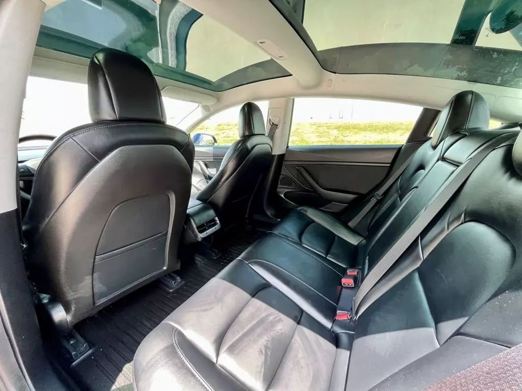 2020 Tesla Model 3 - Image 22 2020 Tesla Model 3 - Image 22