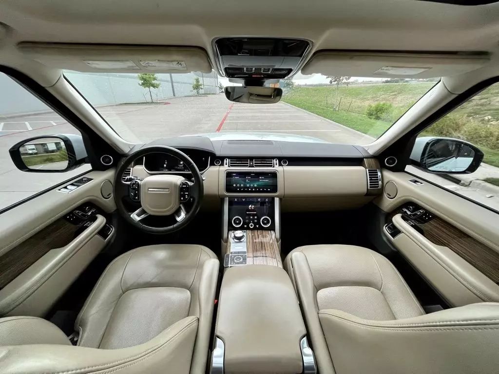 2018 Land Rover Range Rover - Image 12