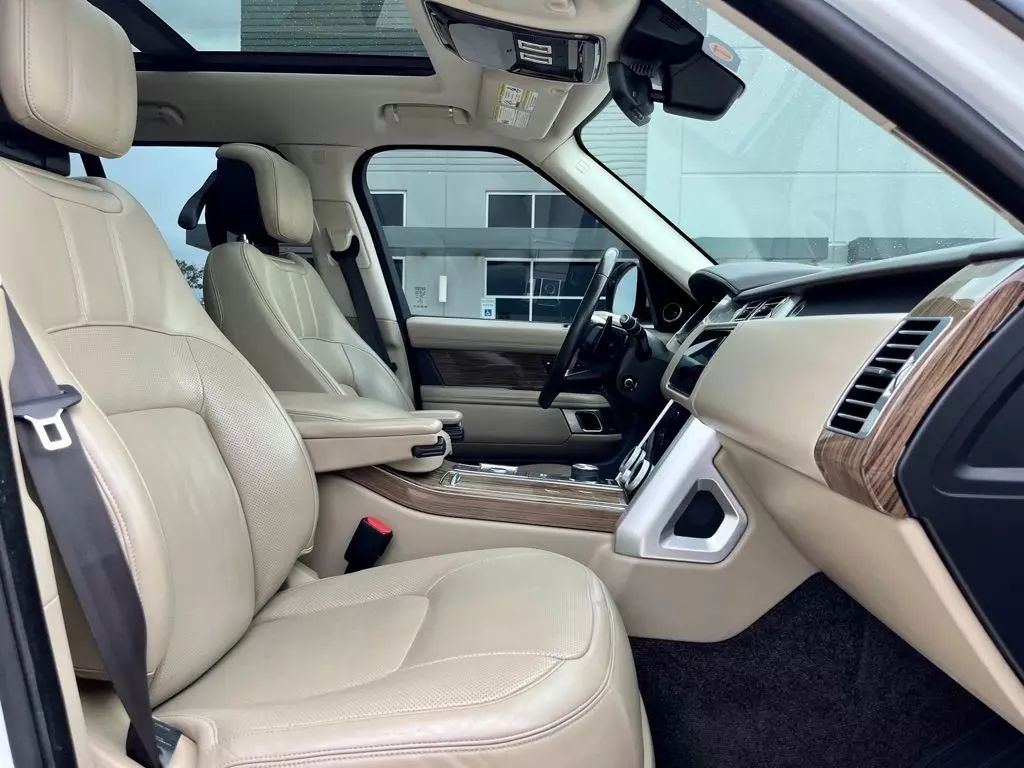2018 Land Rover Range Rover - Image 11