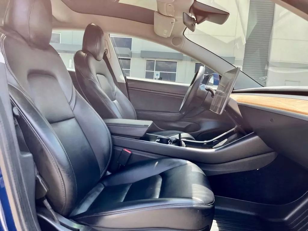 2020 Tesla Model 3 - Image 14 2020 Tesla Model 3 - Image 14