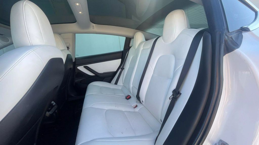 2019 Tesla Model 3 - Image 14 2019 Tesla Model 3 - Image 14