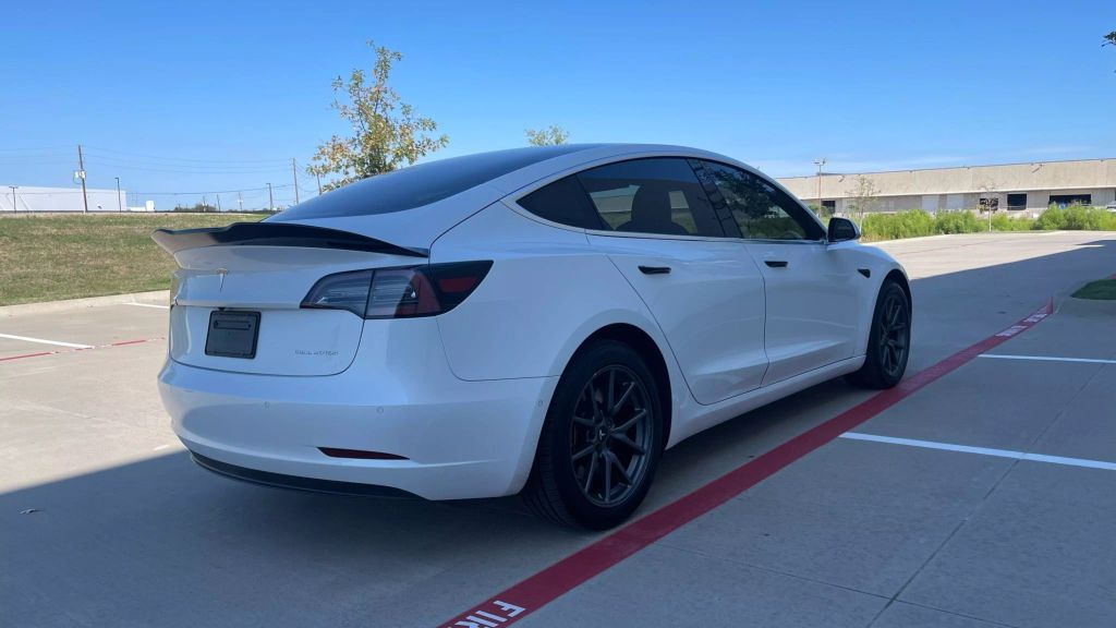 2019 Tesla Model 3 - Image 3 2019 Tesla Model 3 - Image 3