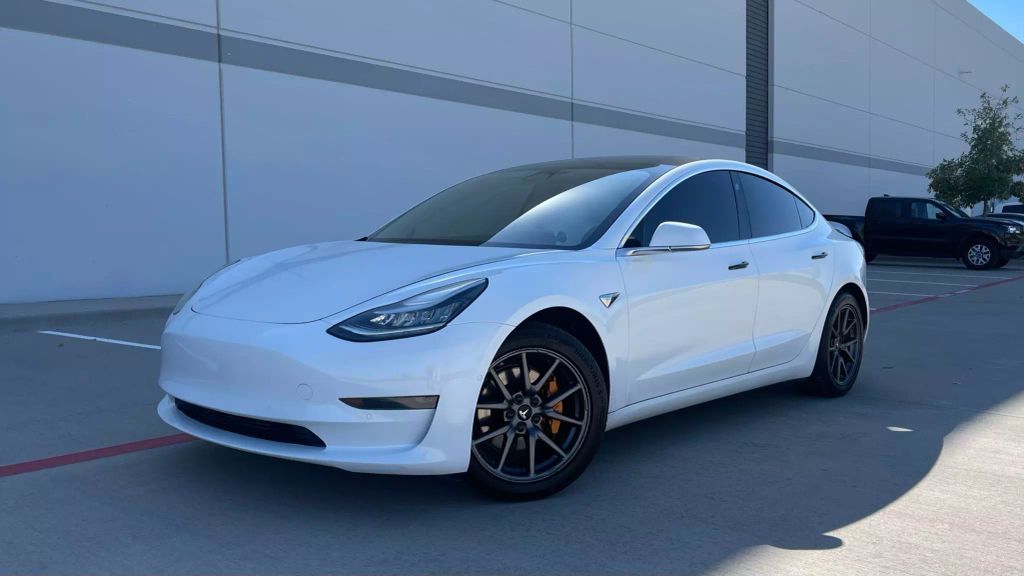 2019 Tesla Model 3 - Image 2 2019 Tesla Model 3 - Image 2