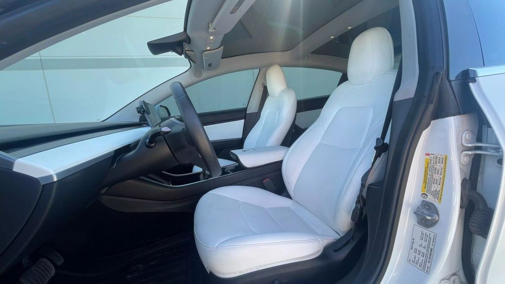 2019 Tesla Model 3 - Image 9 2019 Tesla Model 3 - Image 9