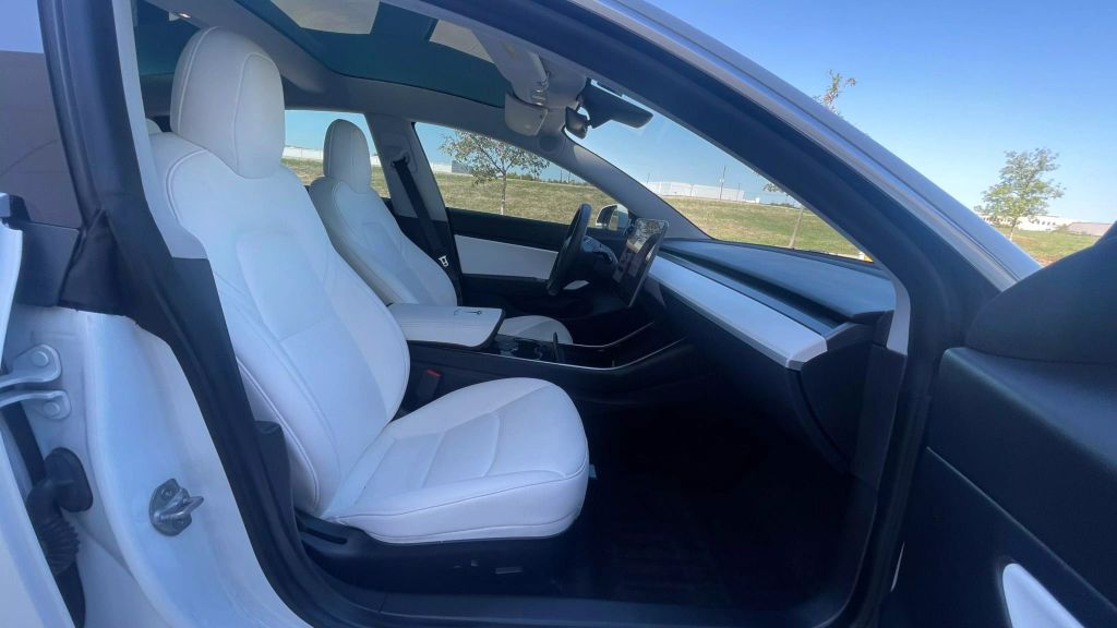 2019 Tesla Model 3 - Image 10 2019 Tesla Model 3 - Image 10
