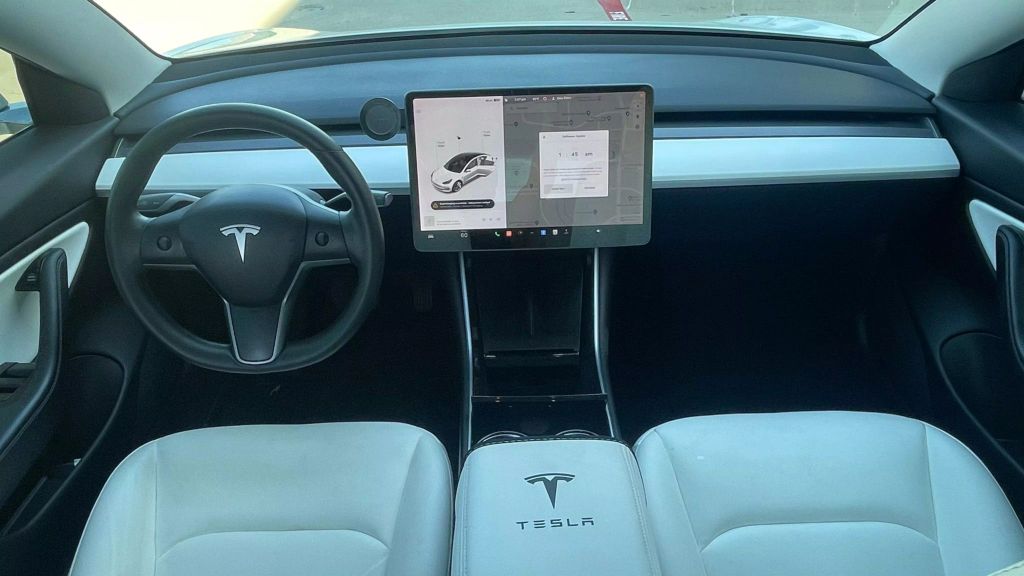 2019 Tesla Model 3 - Image 13 2019 Tesla Model 3 - Image 13