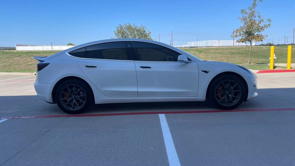2019 Tesla Model 3 - Image 7 2019 Tesla Model 3 - Image 7