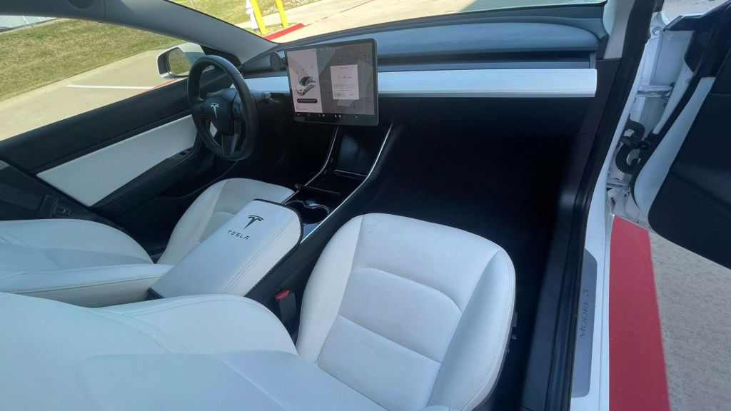 2019 Tesla Model 3 - Image 12 2019 Tesla Model 3 - Image 12