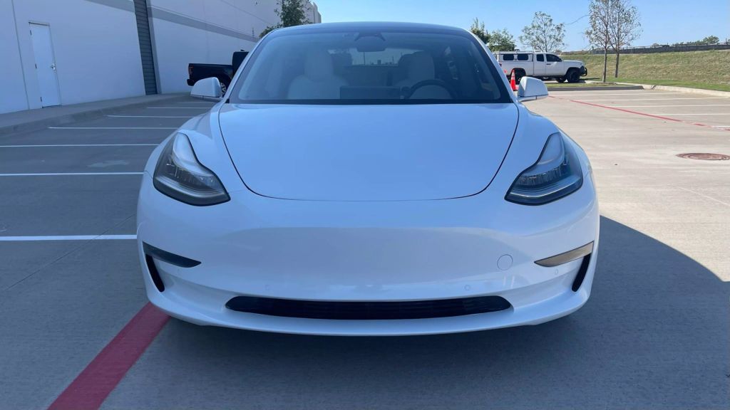 2019 Tesla Model 3 - Image 5 2019 Tesla Model 3 - Image 5
