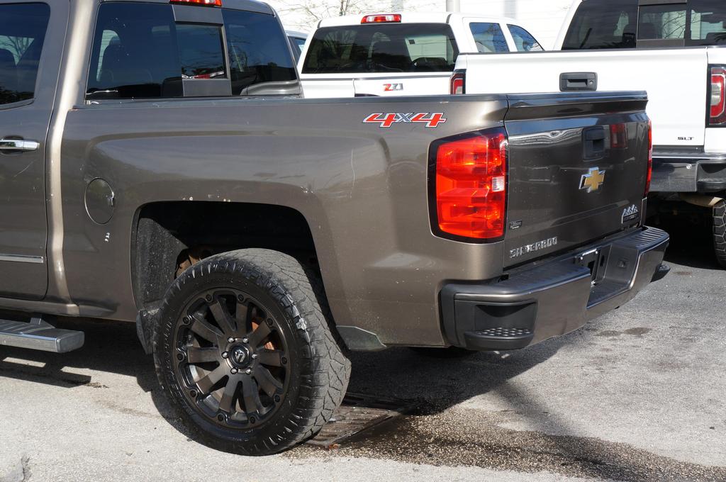 2014 Chevrolet Silverado 1500 High Country photo 11