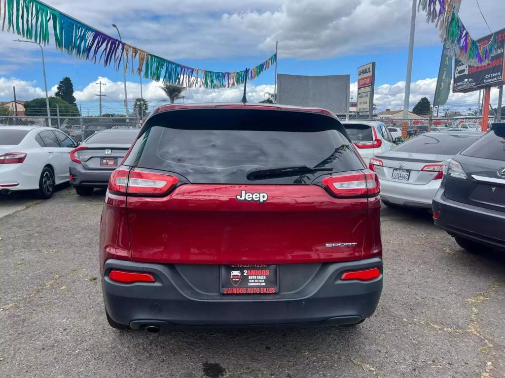 2017 Jeep Cherokee Sport photo 4