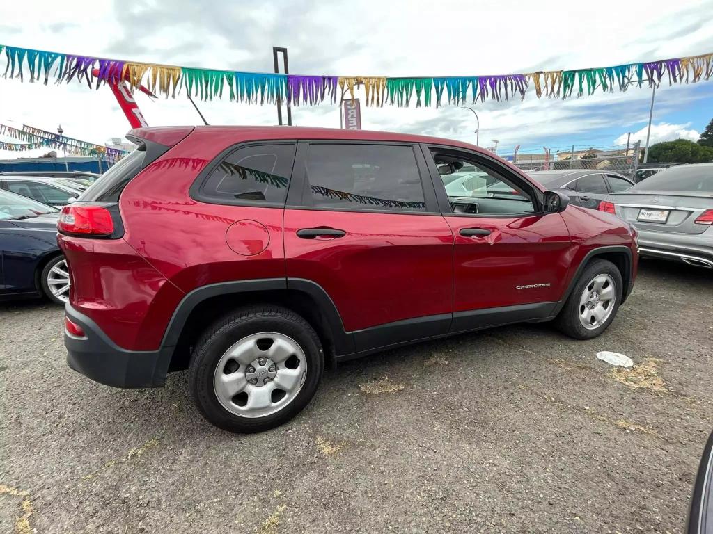 2017 Jeep Cherokee Sport photo 3