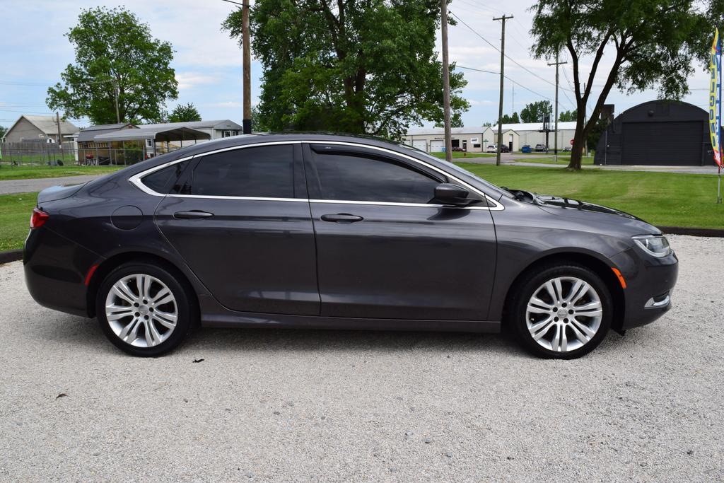 2016 Chrysler 200 Limited photo 4