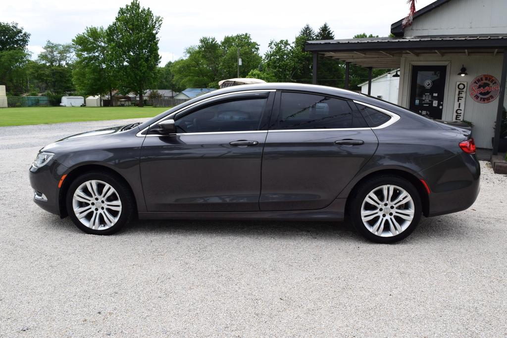 2016 Chrysler 200 Limited photo 8