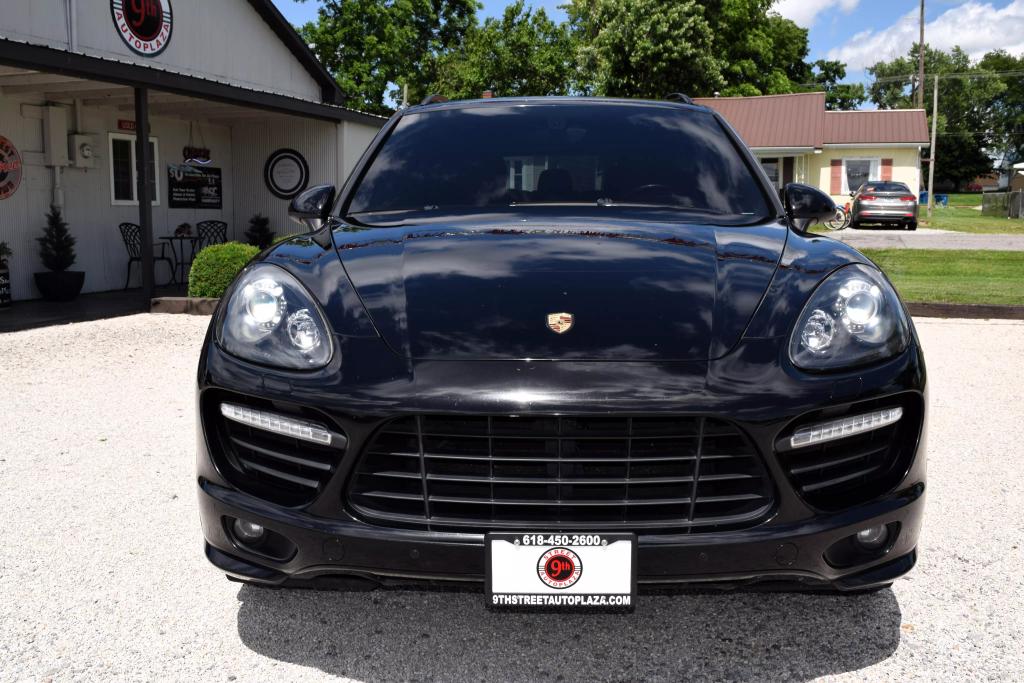 2014 Porsche Cayenne GTS photo 2