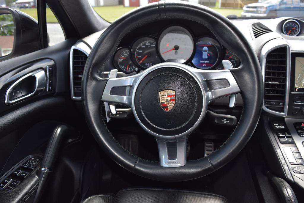 2014 Porsche Cayenne GTS photo 18