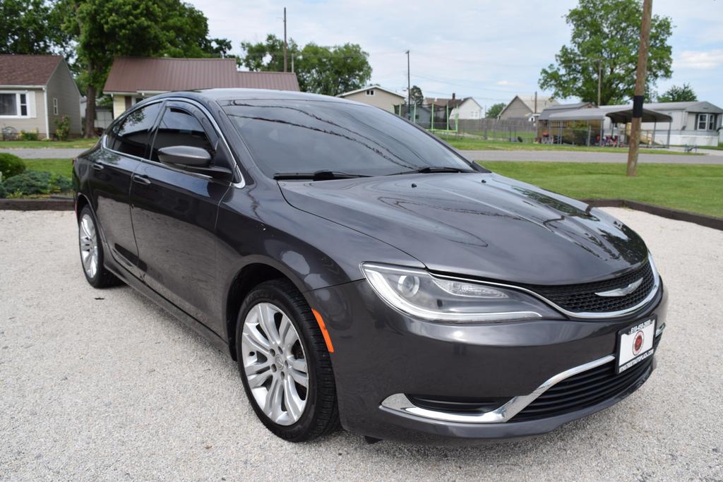 2016 Chrysler 200 Limited photo 3