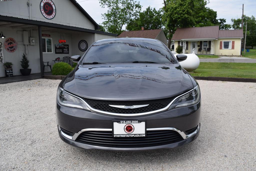 2016 Chrysler 200 Limited photo 2