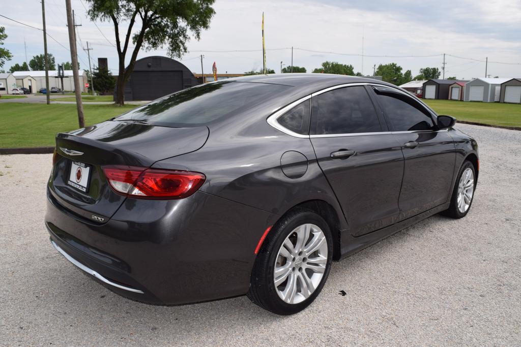 2016 Chrysler 200 Limited photo 5