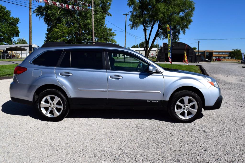 2014 Subaru Outback 2.5i Limited photo 4