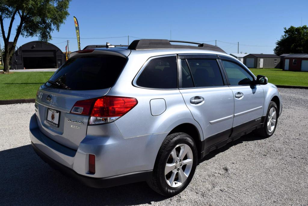 2014 Subaru Outback 2.5i Limited photo 5