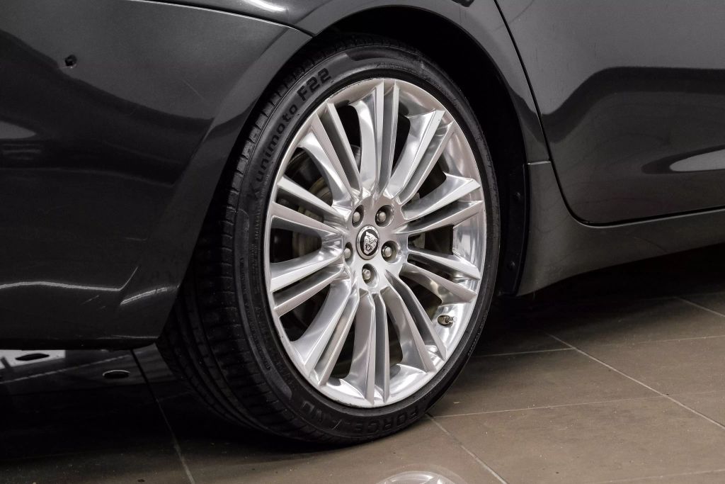 2012 JAGUAR XJ SEDAN V8, 5.0 LITER XJL PORTFOLIO SEDAN 4D