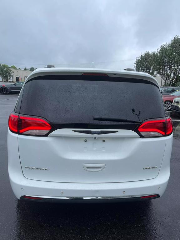 2018 Chrysler Pacifica Limited photo 6