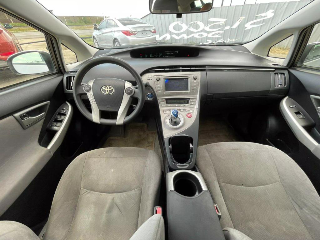 2015 Toyota Prius Three photo 15