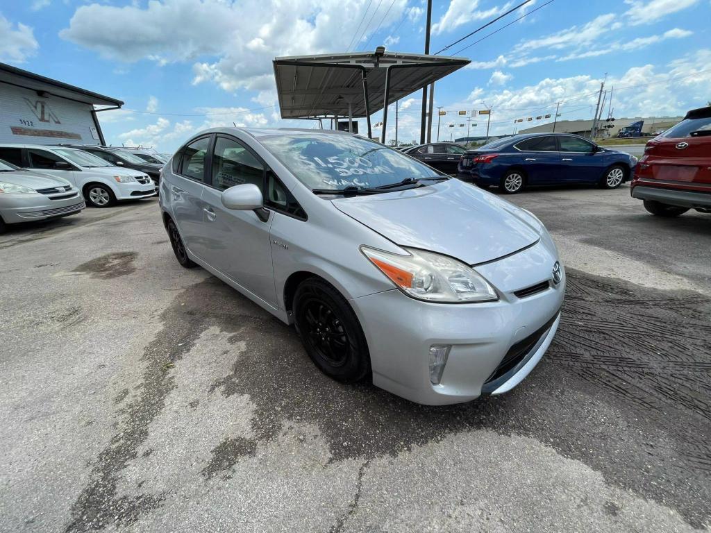 2015 Toyota Prius Three photo 2