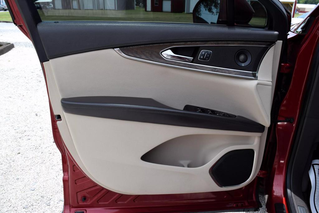 2016 Lincoln MKX Reserve photo 17