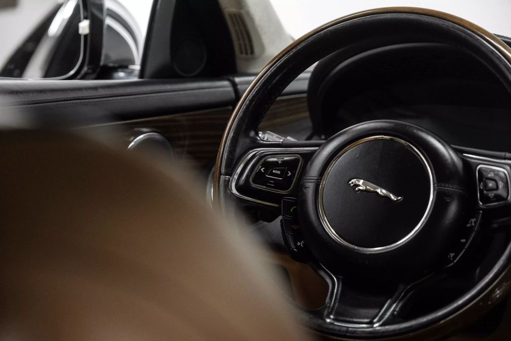 2012 JAGUAR XJ SEDAN V8, 5.0 LITER XJL PORTFOLIO SEDAN 4D