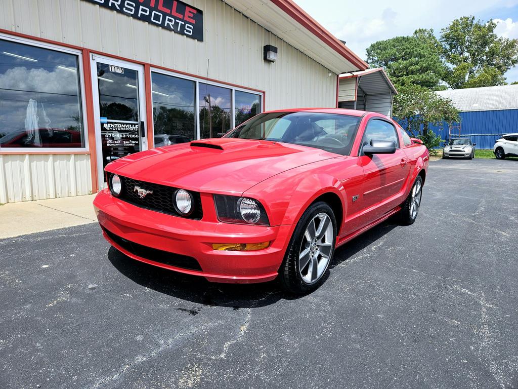 2008 Ford Mustang GT Deluxe photo 2