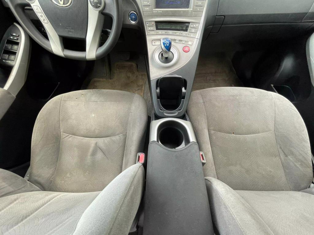 2015 Toyota Prius Three photo 18