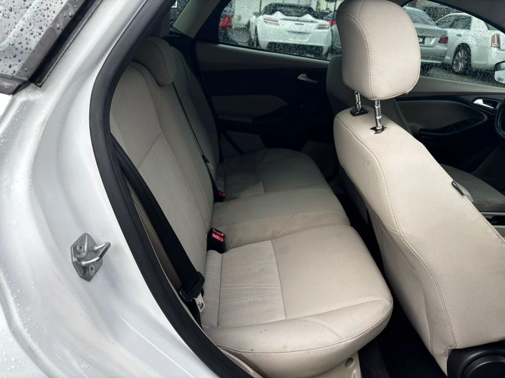 2015 FORD FOCUS HATCHBACK 4-CYL, FLEX FUEL, 2.0L SE HATCHBACK 4D