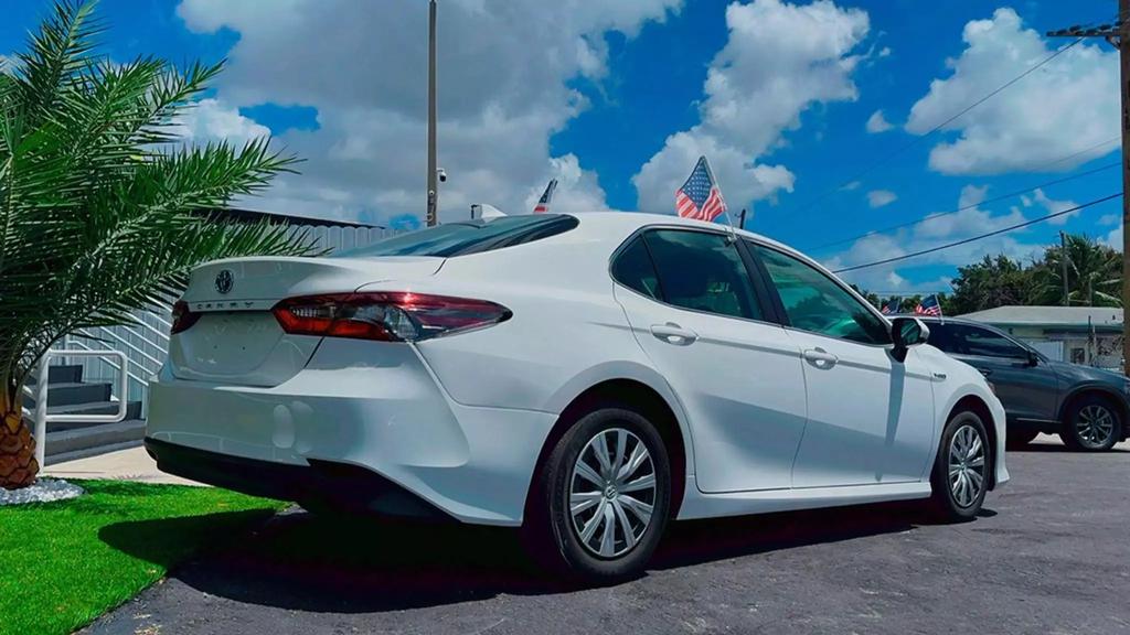 2021 Toyota Camry LE photo 6