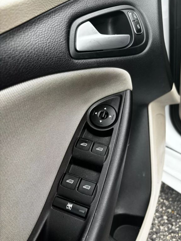 2015 FORD FOCUS HATCHBACK 4-CYL, FLEX FUEL, 2.0L SE HATCHBACK 4D