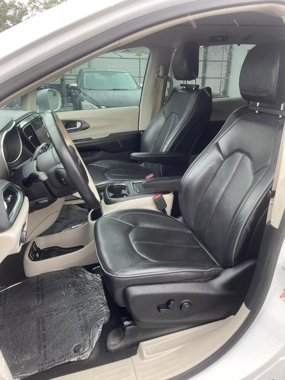 2018 Chrysler Pacifica Limited photo 8