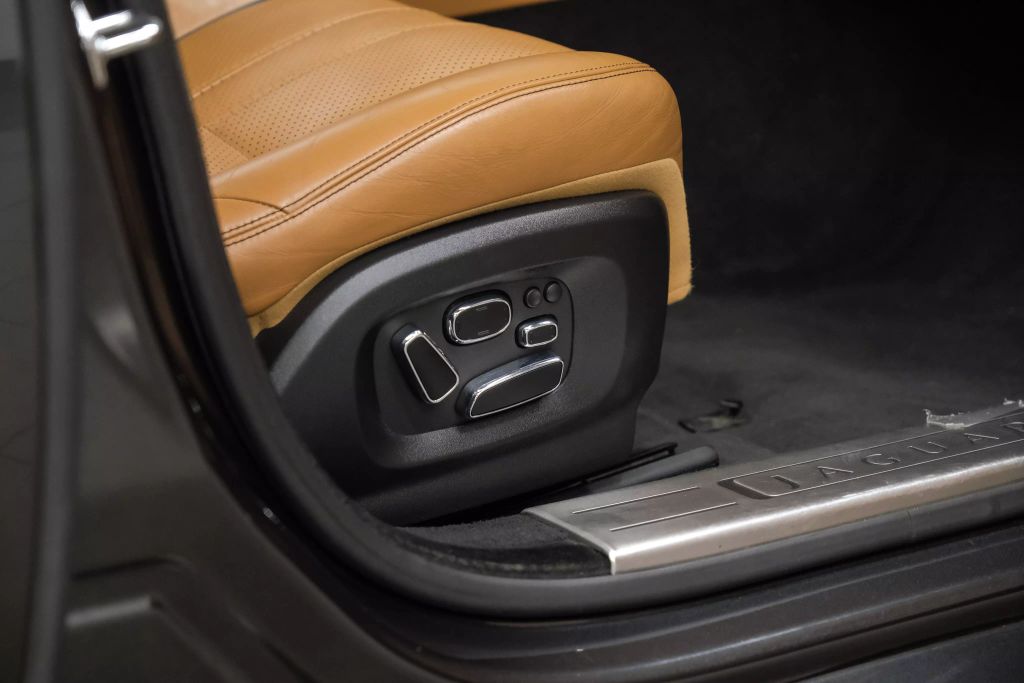 2012 JAGUAR XJ SEDAN V8, 5.0 LITER XJL PORTFOLIO SEDAN 4D