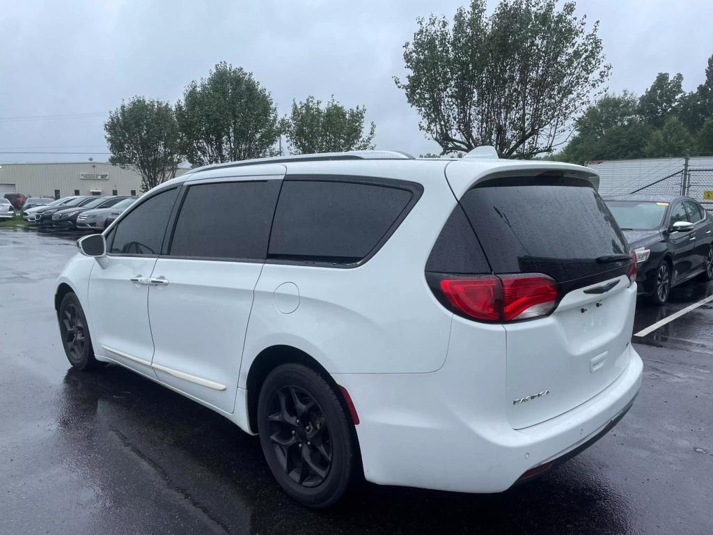 2018 Chrysler Pacifica Limited photo 2