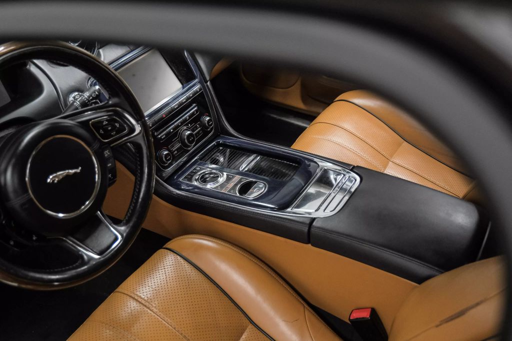 2012 JAGUAR XJ SEDAN V8, 5.0 LITER XJL PORTFOLIO SEDAN 4D