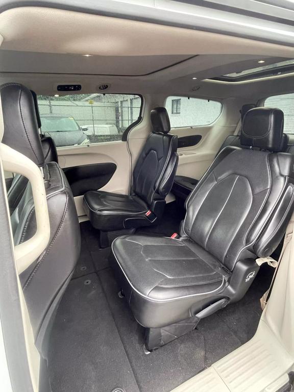 2018 Chrysler Pacifica Limited photo 18