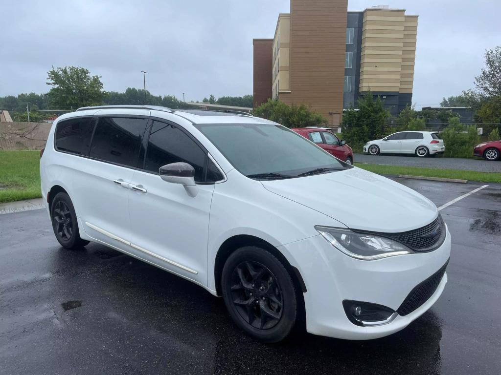 2018 Chrysler Pacifica Limited photo 3